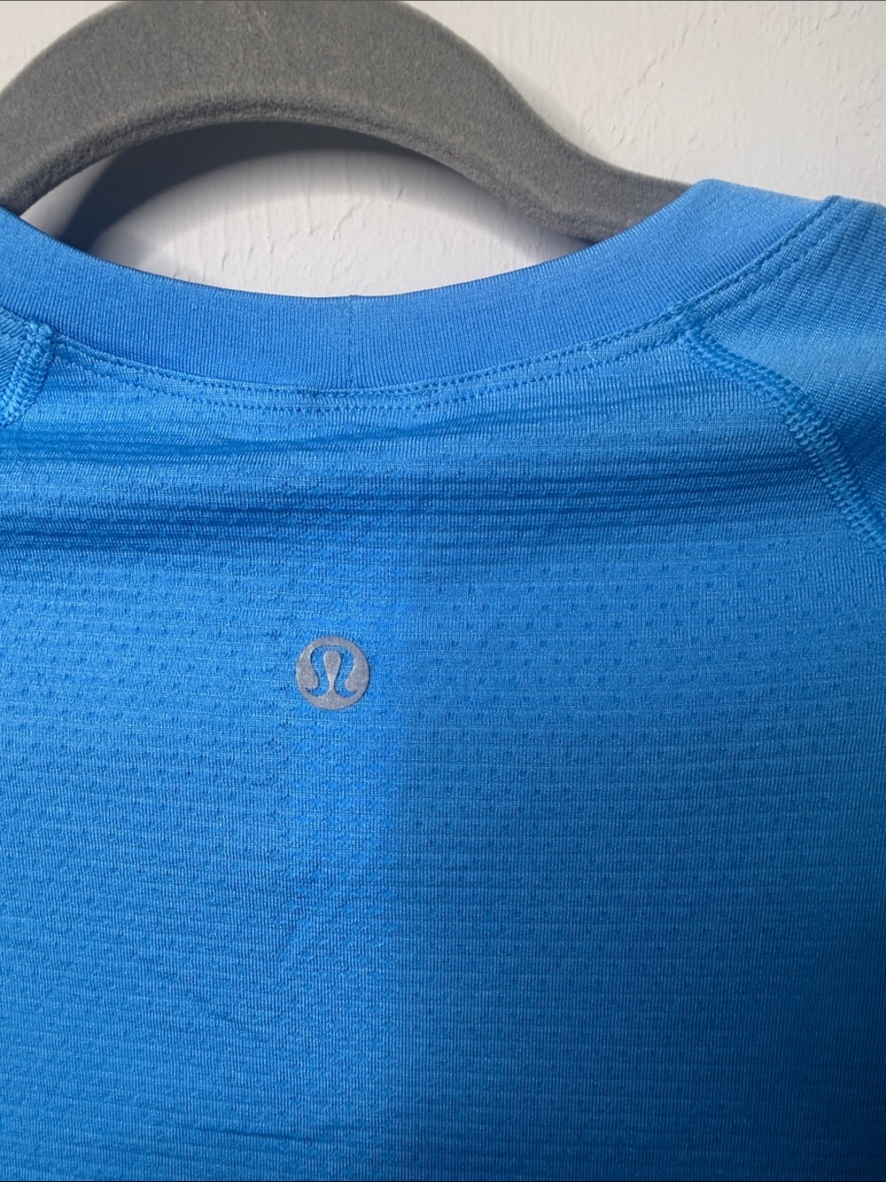 Lululemon Swiftly Tech Short Sleeve 2.0 *Race - Picture 3 of 4